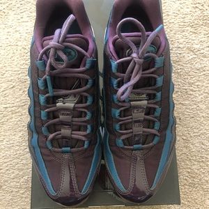 Nike Shoes - Women’s Nike Air Max 95 SE PRM Nike Shoes - Women’s Nike Air Max 95 SE PRM